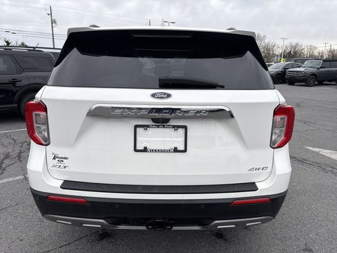 Used 2023 Ford Explorer XLT w/ Equipment Group 202A image 4