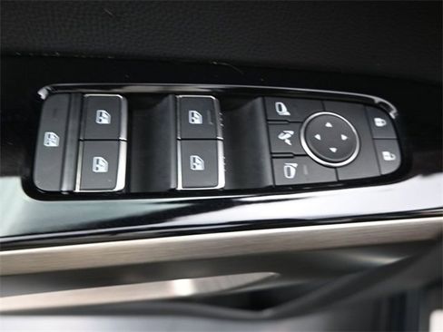 Used 2024 Nissan Pathfinder Platinum image 13