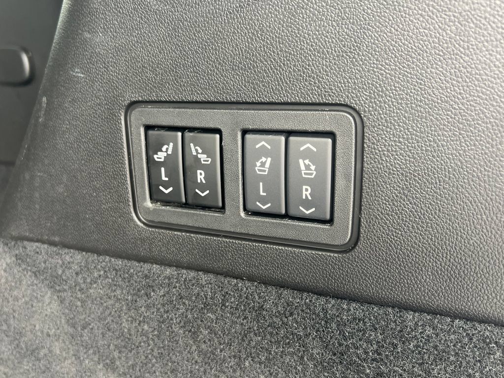 Used 2024 Cadillac XT6 Sport w/ Platinum Package AWD/4WD image 19