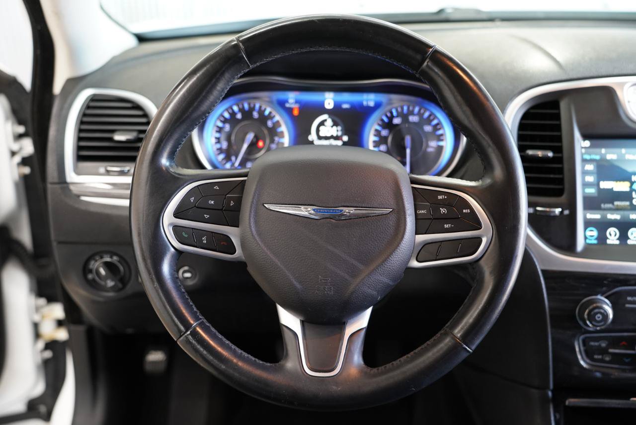 Used 2018 Chrysler 300 Touring L RWD image 12