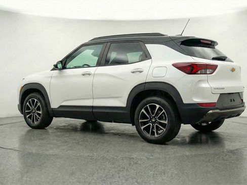 Used 2025 Chevrolet TrailBlazer LT image 6