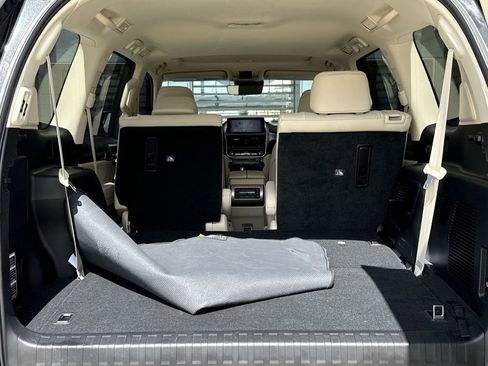 Used 2023 Lexus GX 460 Premium w/ Accessory Package image 21