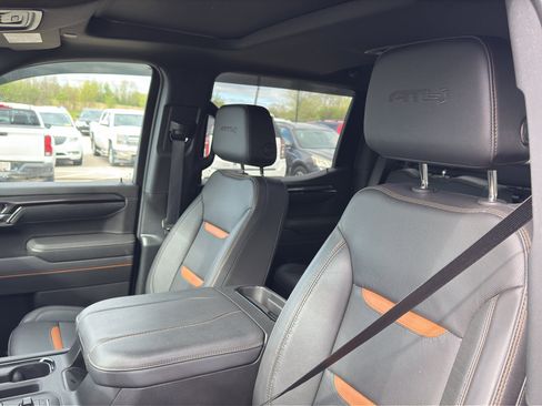 Used 2025 GMC Sierra 1500 AT4 w/ AT4 Premium Package AWD/4WD image 10