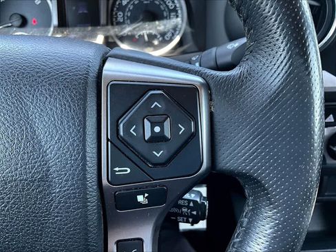 Used 2019 Toyota Tacoma SR5 AWD/4WD image 15