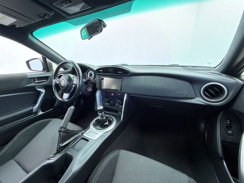 Used 2017 Toyota 86 image 16