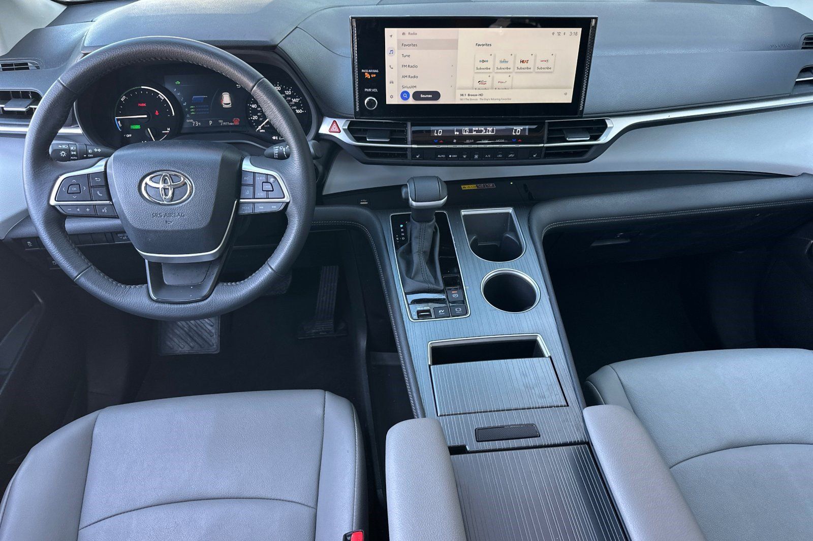 Used 2026 Toyota Sienna XLE FWD image 14