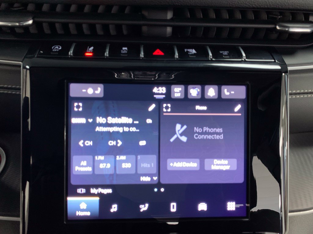 Used 2023 Jeep Grand Cherokee Altitude AWD/4WD image 23