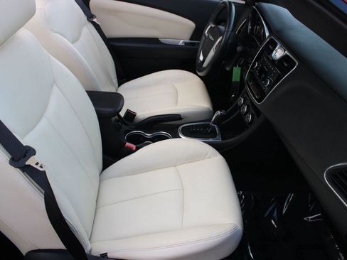 Used 2014 Chrysler 200 Touring image 28