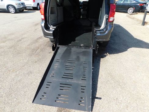 Used 2016 Dodge Grand Caravan SE w/ Quick Order Package 29E SE image 4