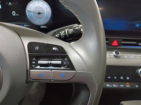 Certified 2025 Hyundai Elantra SEL image 14