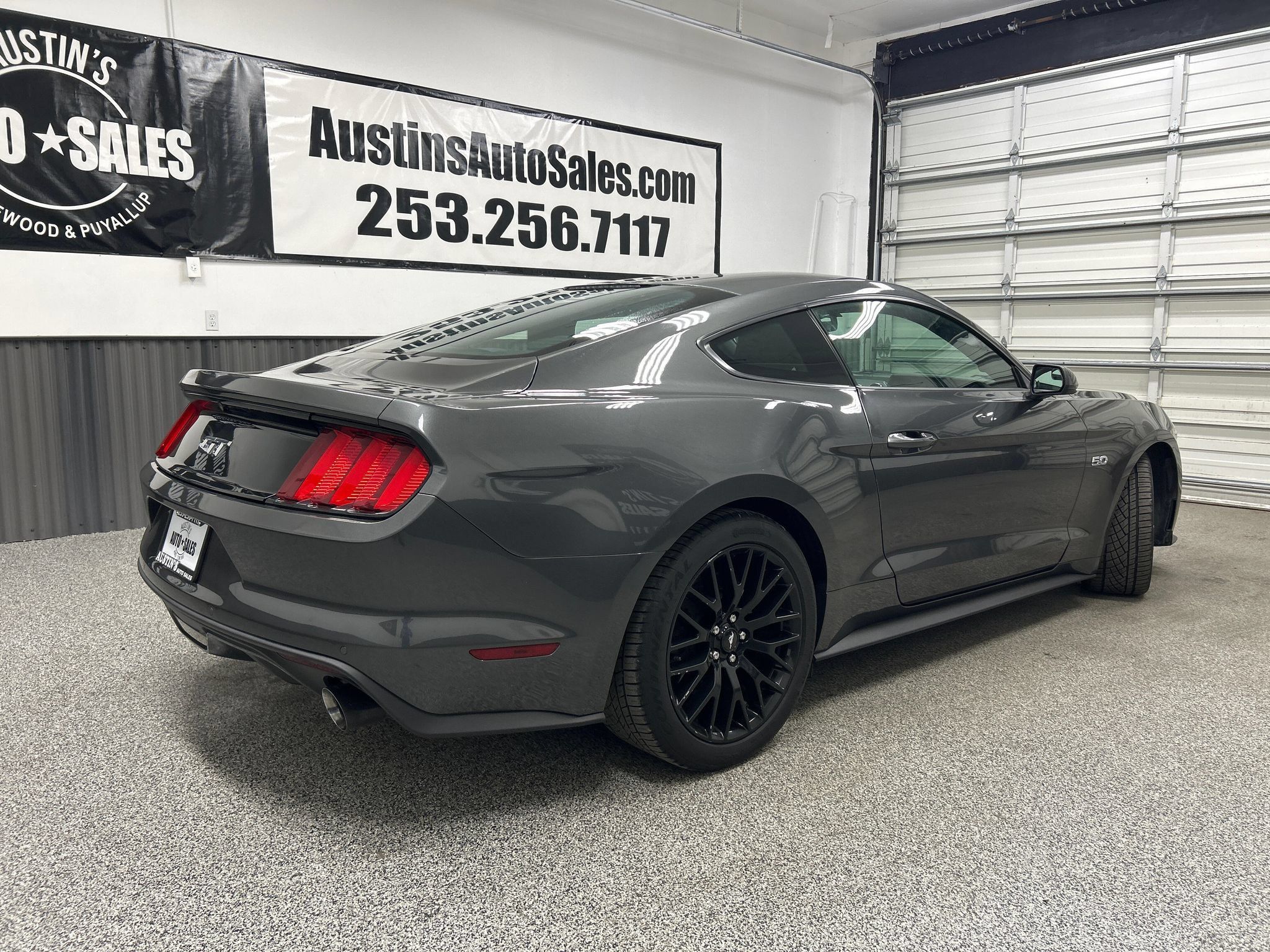 Used 2017 Ford Mustang GT w/ GT Performance Package RWD image 6