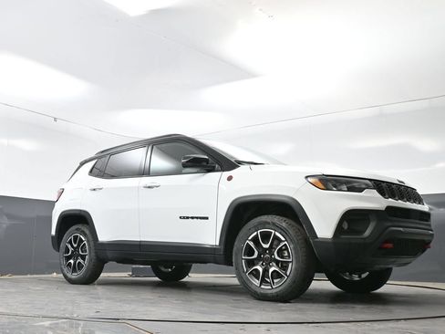 Used 2025 Jeep Compass Trailhawk AWD/4WD image 49