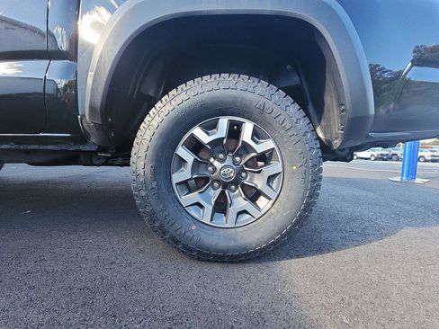 Used 2023 Toyota Tacoma TRD Off-Road image 9