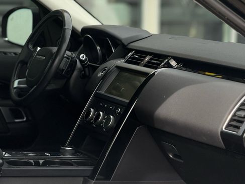 Used 2020 Land Rover Discovery SE AWD/4WD image 15