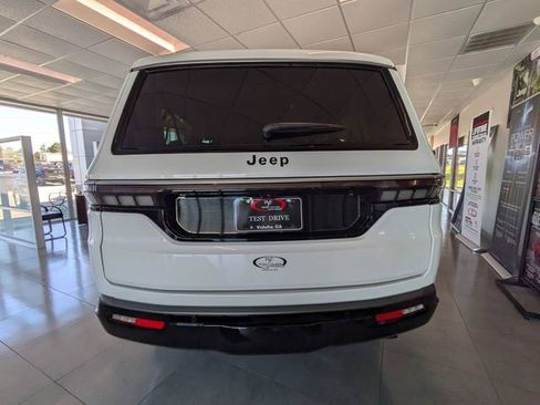 New 2026 Jeep Grand Wagoneer L 2WD image 5