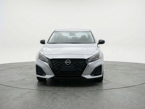 Used 2025 Nissan Altima 2.5 SV image 2