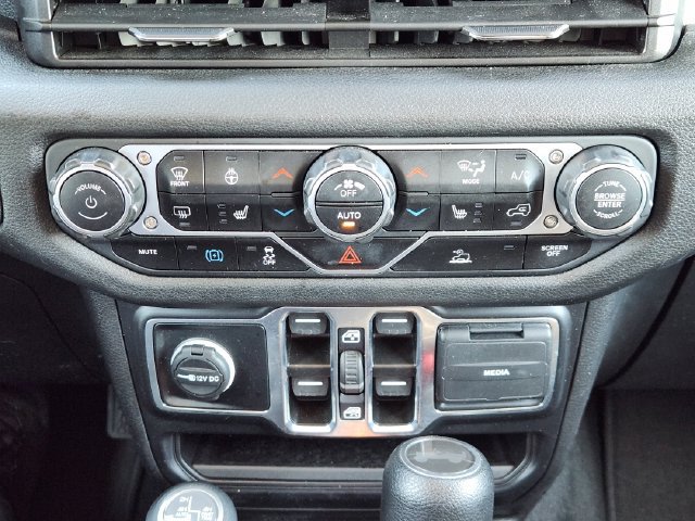 Used 2024 Jeep Wrangler Unlimited w/ Convenience Group AWD/4WD image 18