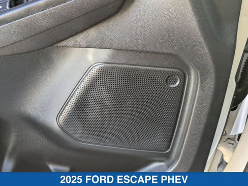 Used 2025 Ford Escape SE FWD image 14