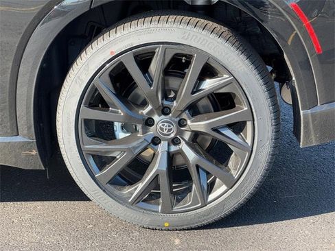 New 2025 Toyota Crown Signia image 6