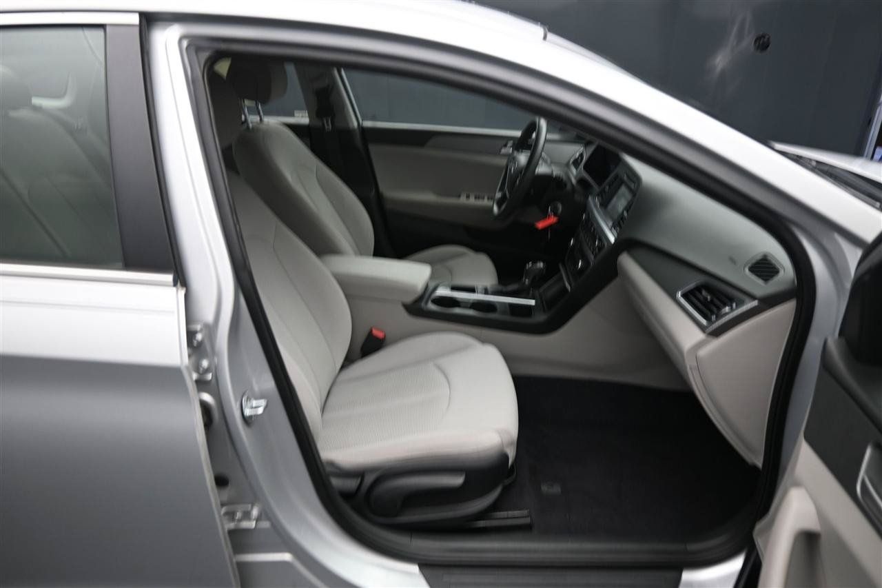 Used 2016 Hyundai Sonata SE FWD image 9