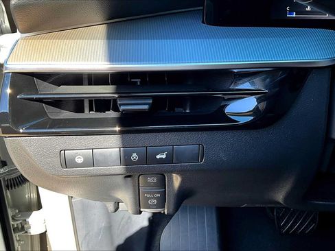 Certified 2025 Nissan Murano SL AWD/4WD image 32