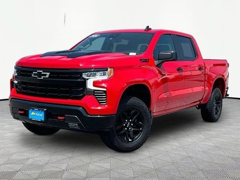 Used 2024 Chevrolet Silverado 1500 LT Trail Boss w/ Convenience Package II AWD/4WD image 3