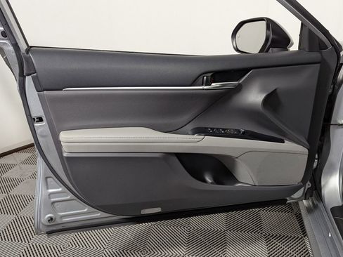 Used 2019 Toyota Camry XLE w/ Navigation Package image 12