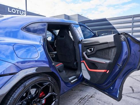 Used 2024 Lamborghini Urus Performante AWD/4WD image 33