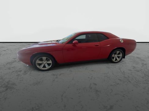 Used 2016 Dodge Challenger SXT RWD image 5