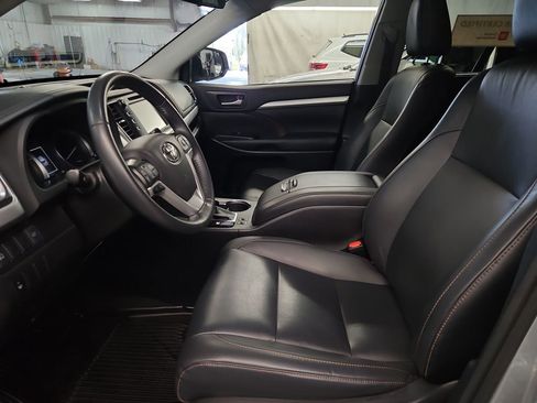 Certified 2019 Toyota Highlander XLE AWD/4WD image 13