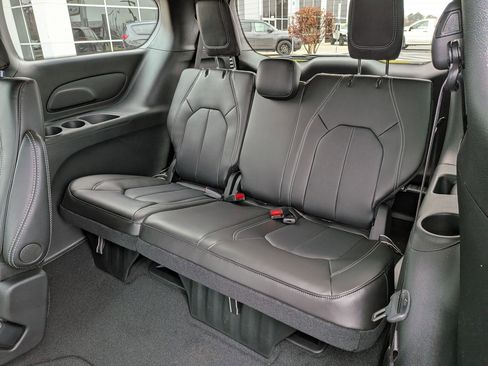 New 2026 Chrysler Pacifica Select image 27