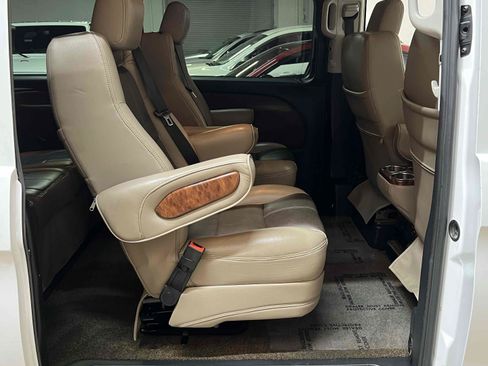 Used 2020 Mercedes-Benz Metris Passenger image 28