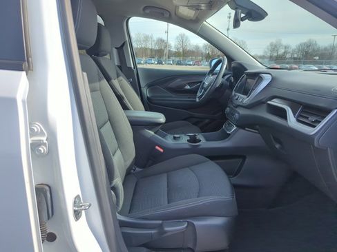 Used 2024 GMC Terrain SLE image 19