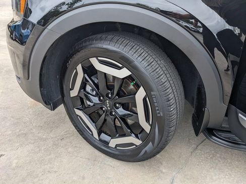 Certified 2025 Kia Telluride EX w/ EX Captain's Chair Package image 38