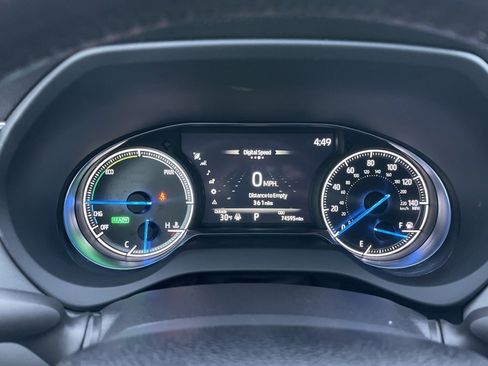 Used 2021 Toyota Venza XLE image 9