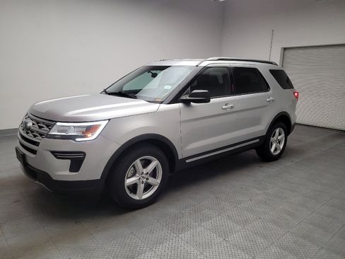 Used 2018 Ford Explorer XLT image 2