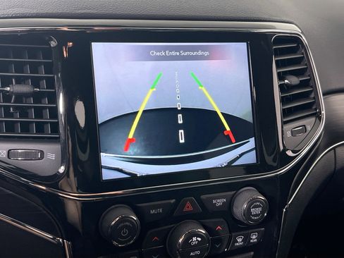 Used 2022 Jeep Grand Cherokee Limited image 13