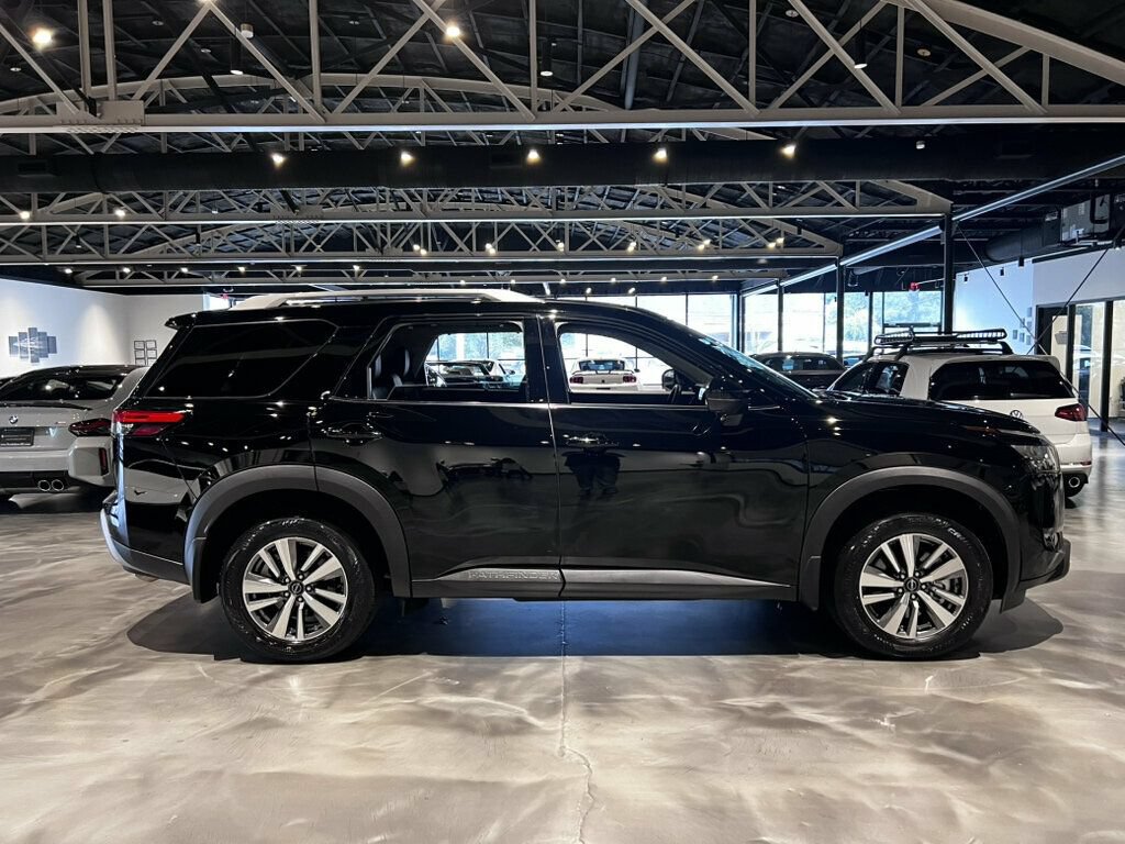 Used 2025 Nissan Pathfinder SL w/ Cargo Package FWD image 6