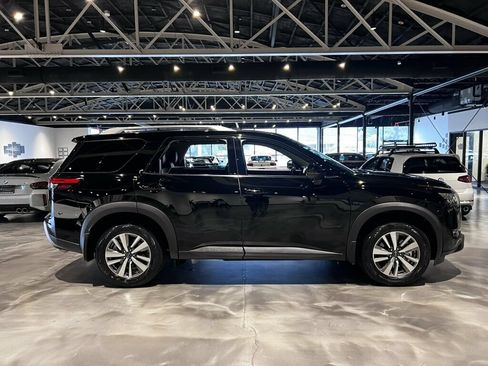 Used 2025 Nissan Pathfinder SL w/ Cargo Package FWD image 6