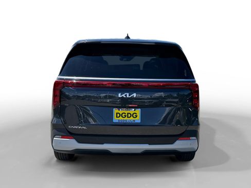New 2026 Kia Carnival FWD image 4
