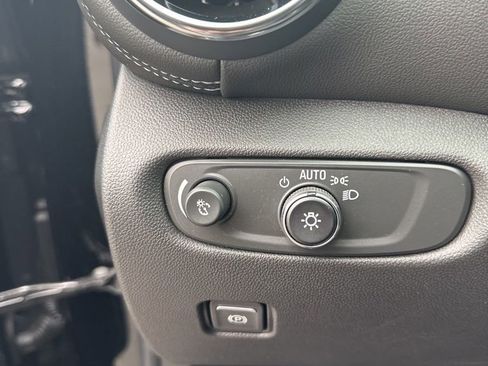 Used 2025 Chevrolet Blazer LT w/ Convenience Package image 14