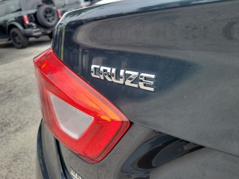 Used 2018 Chevrolet Cruze LT FWD image 9