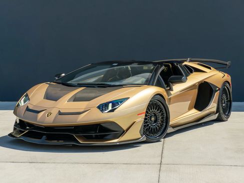 Used 2020 Lamborghini Aventador SVJ AWD/4WD image 3
