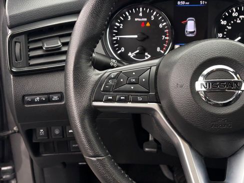 Used 2019 Nissan Rogue SV image 16