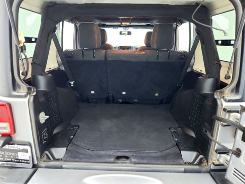 Used 2018 Jeep Wrangler Unlimited Sahara image 27