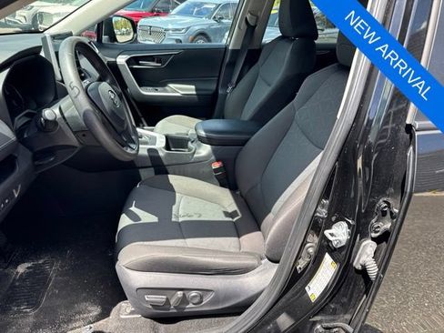 Used 2024 Toyota RAV4 XLE AWD/4WD image 18