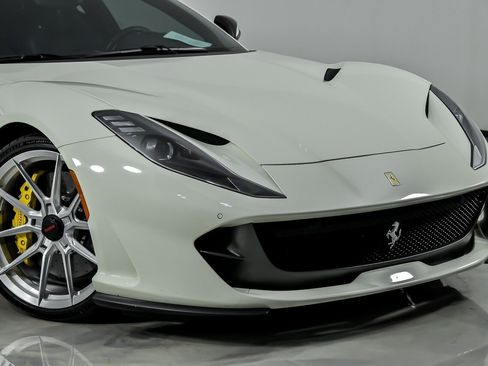 Used 2018 Ferrari 812 Superfast RWD image 3