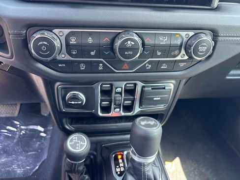 New 2026 Jeep Wrangler Unlimited Sahara AWD/4WD image 12