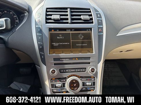 Used 2017 Lincoln MKZ Premiere AWD/4WD image 17