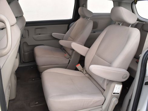 Used 2018 Kia Sedona L image 28